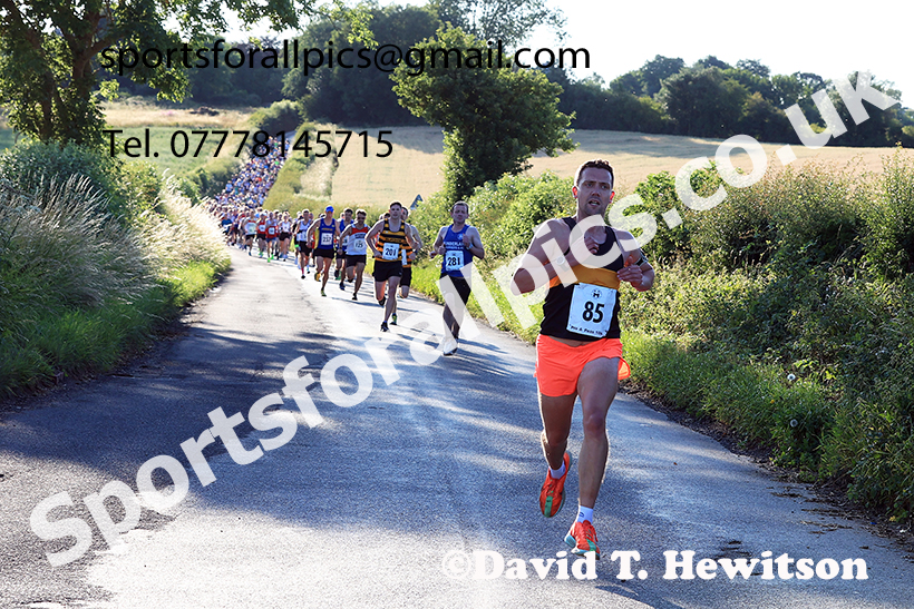 The 2025 Tynedale Pie n Peas 10k Road Race, Ovington to Low Prudhoe, Northumberland. Photo: David T. Hewitson/Sports for All Pics